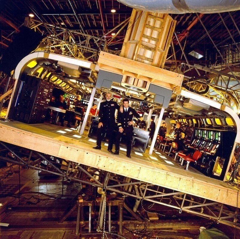 6. Для фильма «Охота за Красным Октябрём» (1990) были созданы масштабные декорации, имитирующие подводную лодку
