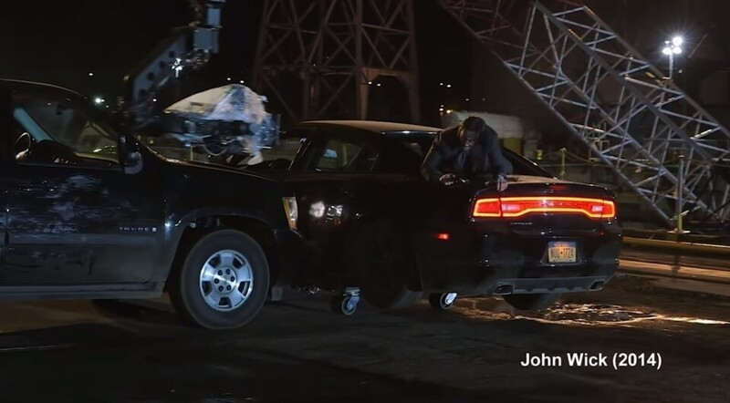 15. Съёмки сцены, в которой одна машина врезается в бок другой, из фильма «Джон Уик» (2014)