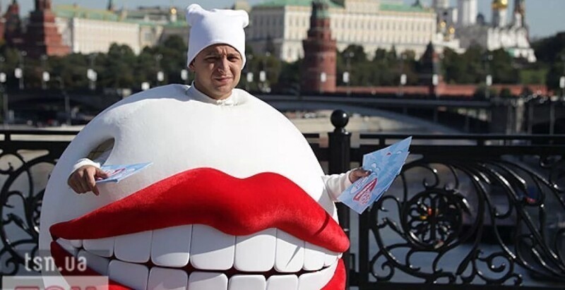 Зеленский о прививке "Спутником V": украинцы не кролики, на них экспериментировать нельзя.