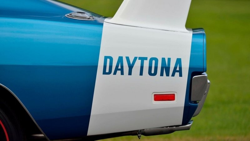 Dodge Charger Daytona 1969 — первый гоночный автомобиль NASCAR, преодолевший рубеж скорости в 200 миль/ч