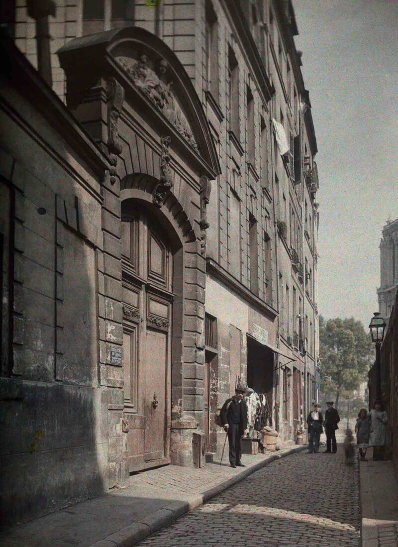 Улица Сен-Жюльен-ле-Повр (Святого Юлиана Странноприимца) в Старом Париже
