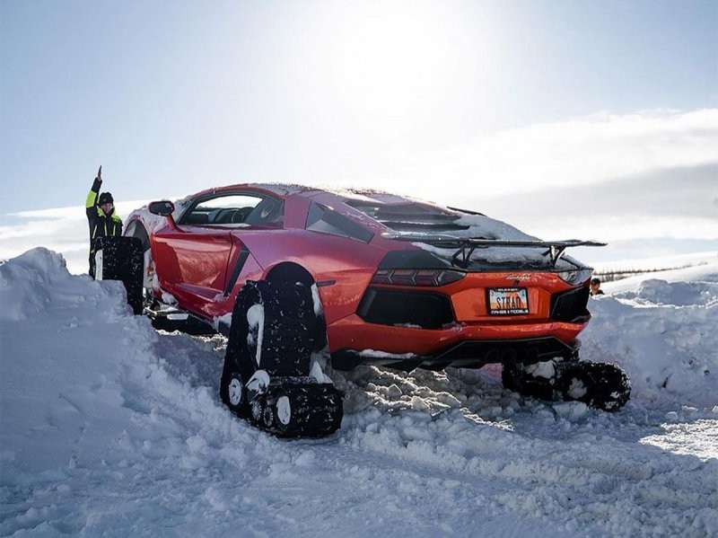 Суперкар Lamborghini Aventador получил комплект гусениц для комфортной езды по снегу
