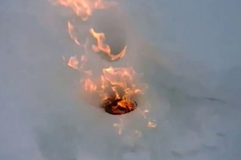 Рыбалка с огоньком: житель ХМАО пробурил лунку и поймал газ