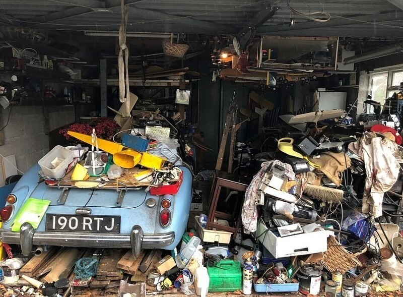 Откопали сокровище: в захламленном гараже нашелся родстер MG MGA из 60-х
