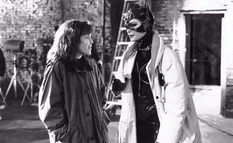 Мишель Пфайффер и продюсер Дениз Ди Нови на съёмках «Бэтмен возвращается», 1992 год