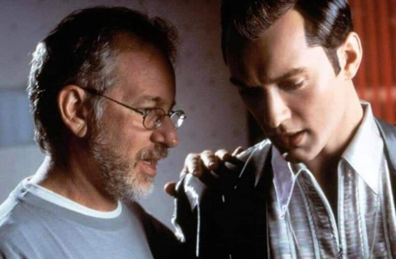 Стивен Спилберг и Джуд Лоу на съёмках «Искусственного разума», 2001 год