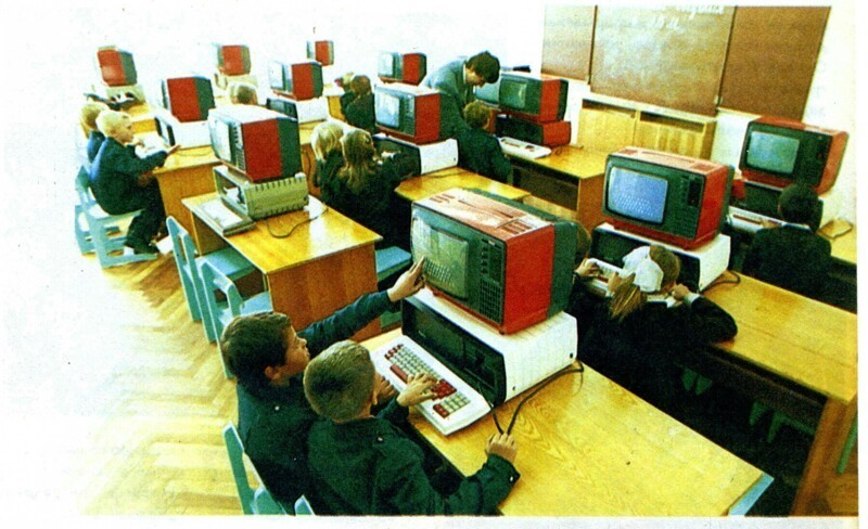 Урок информатики в 90-х. Богатая школа
