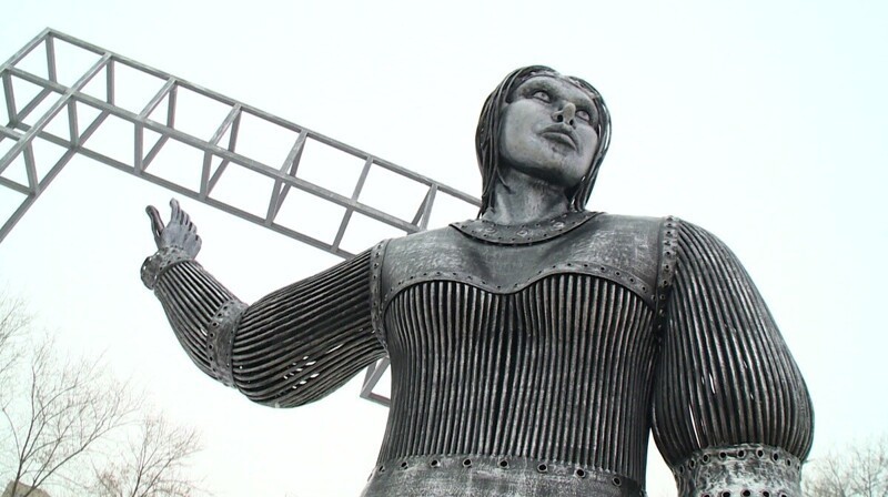Не досталась Жириновскому: памятник Аленке продали на аукционе