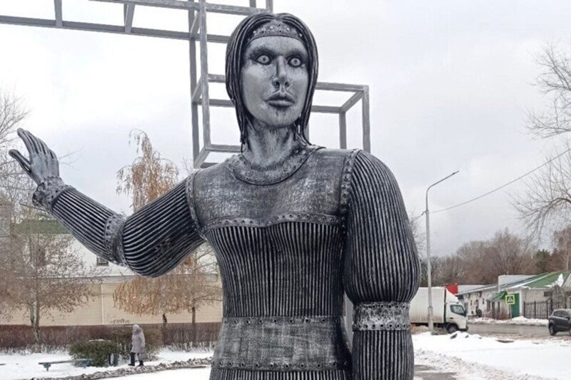 Не досталась Жириновскому: памятник Аленке продали на аукционе