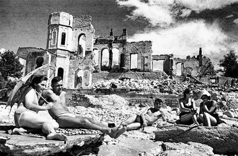 Курортный сезон в освобожденном Севастополе, Крым, 1944 год