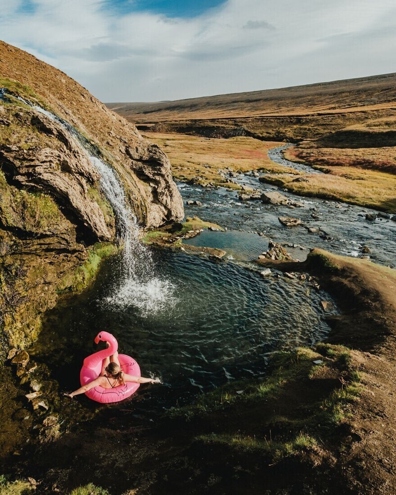8. Горячий водопад в центральной части Исландии