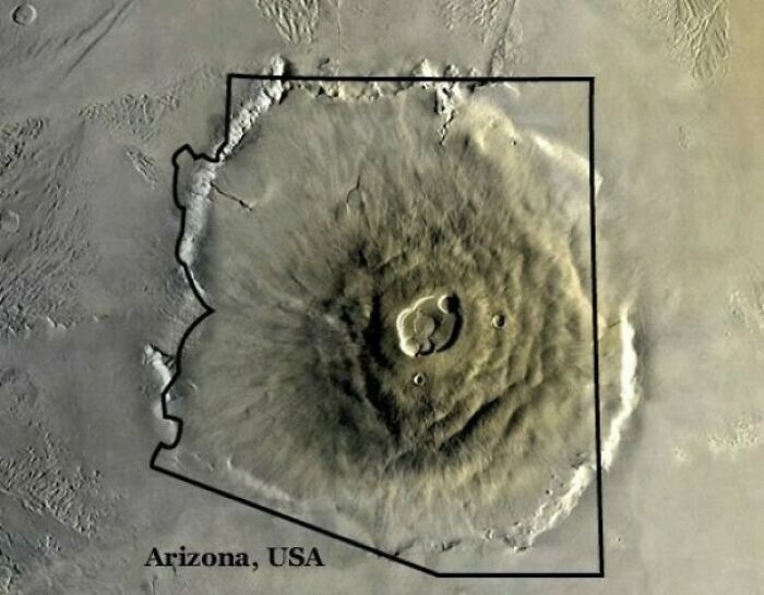 Олимпус Монс, самый большой вулкан в Солнечной системе, расположенный на Марсе, - в сравнении со штатом Аризона