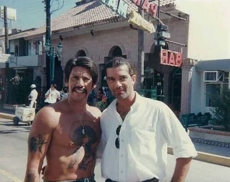 Дэнни Трехо и Антонио Бандерас на съемках фильма «Отчаянный», 1994 год