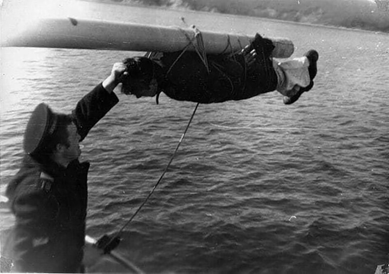 Такой способ наказания нарушителя воинской дисциплины использовался на сторожевом корабле «Иркутский комсомолец», 1991 год