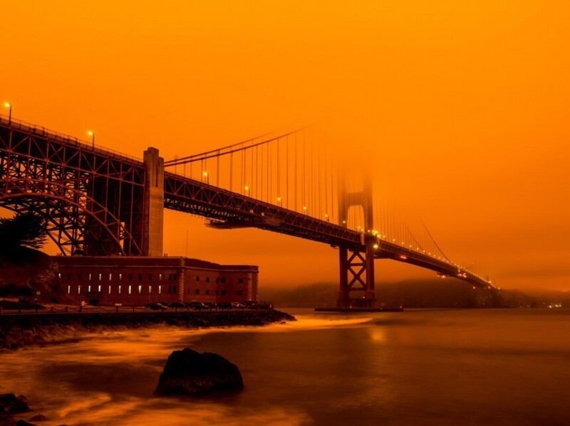 Мост Золотые Ворота, окутанный дымом лесного пожара. (Фото Rain Hayes/Kolari Vision):