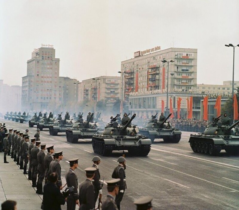 Парад на бульваре Карла Маркса в Берлине в честь 30-летия ГДР, 1979 год