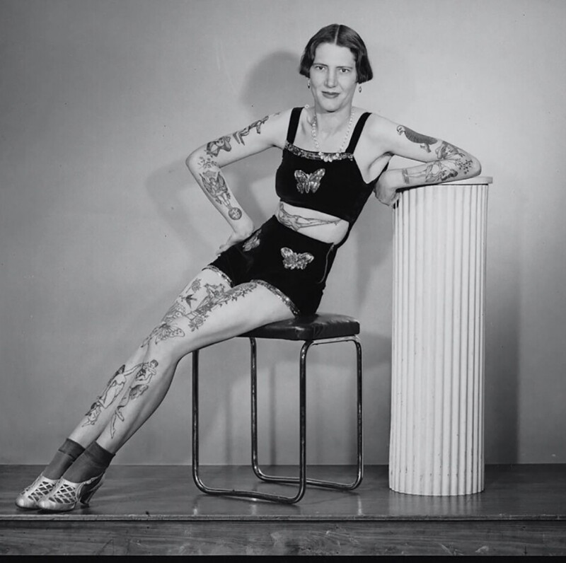 Австралийская девушка с татуировками, 25 декабря 1937 года.