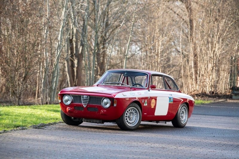 10. Alfa-Romeo Giulia Sprint GTA by Bertone 1965 года продана за €270,000 (25 000 000 руб.)