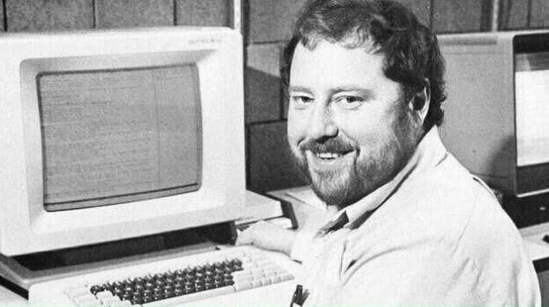 Скотт Фалман — первый кто предложил использовать смайлики в качестве способа выражения эмоций при общении в Сети, 1982