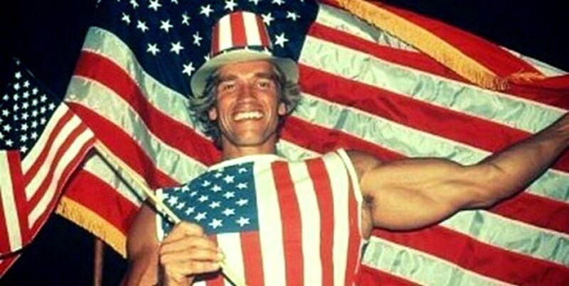 Арнольд Шварценеггер празднует получение гражданства США в 1983 году