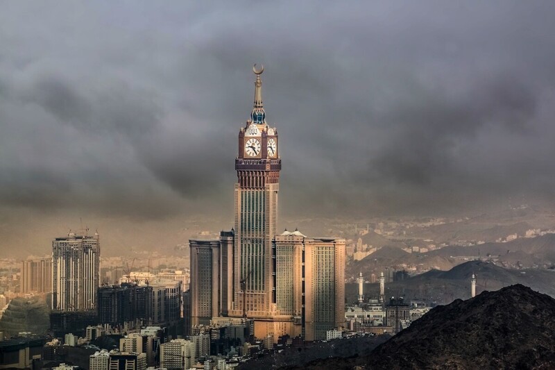 3. Часовая башня комплекса Абрадж аль-Бейт (601 м). Мекка, Саудовская Аравия