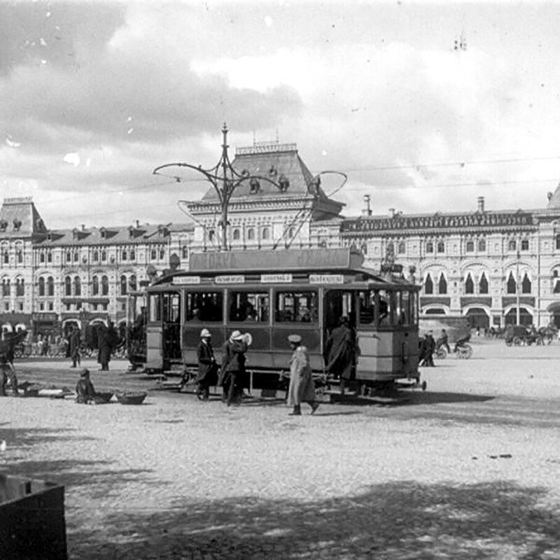 Трамвай на Красной площади. Остановка была в районе Мавзолея, 1910 г.