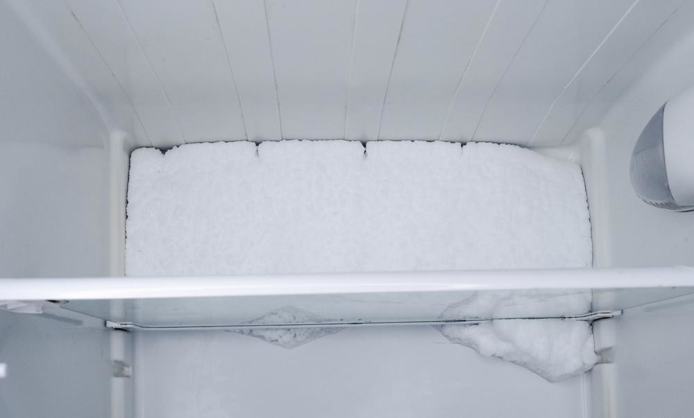 Почему в холодильнике no frost образуется лед в морозилке?