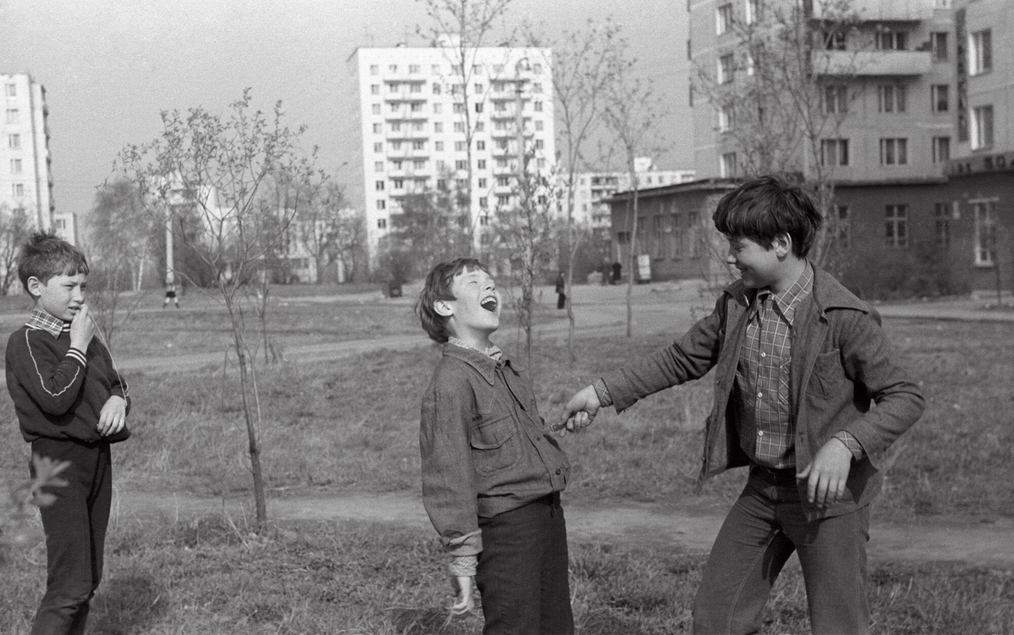 Советские дети во дворе