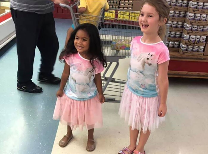"Дочка в магазине закричала: "Папа! У меня есть сестра-близнец!"