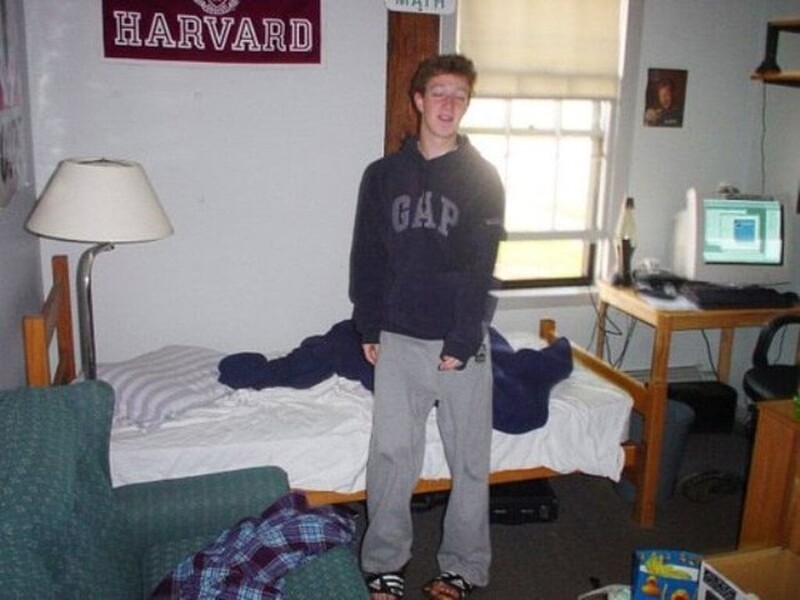 Марк Цукерберг в Гарварде, 2002 год