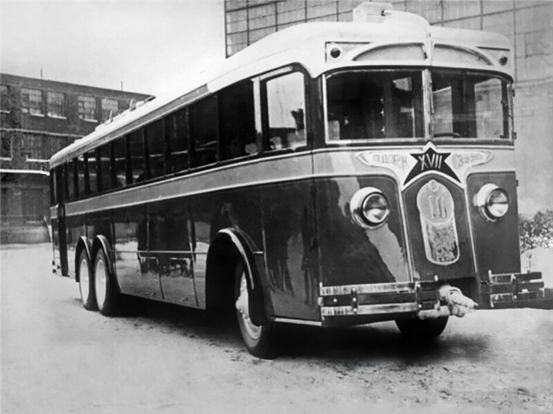 ЛК-3 - опытная трехосная модификация двухосного троллейбуса модели ЛК-2, построенная в 1934 году в единственном экземпляре