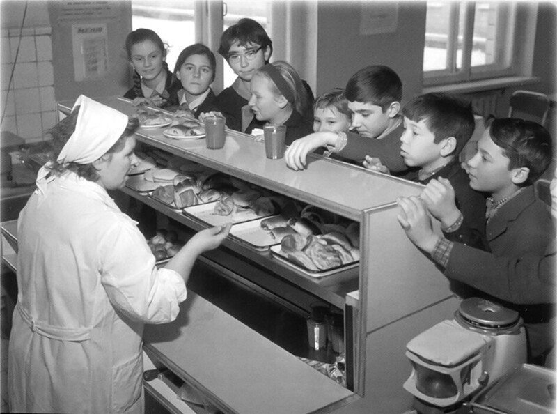 В школьном буфете, 1968 год