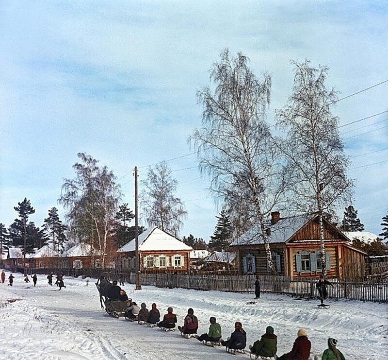 Воскресные массовые катания на салазках, 1962 год, Новосибирская обл.