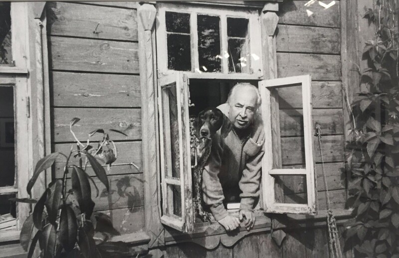Первый ректор ВГИКа кинорежиссер Лев Кулешов на даче, 1958 год, Московская обл.