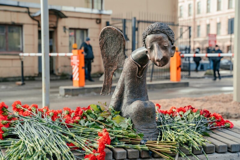 Памятник погибшим от ковида медикам