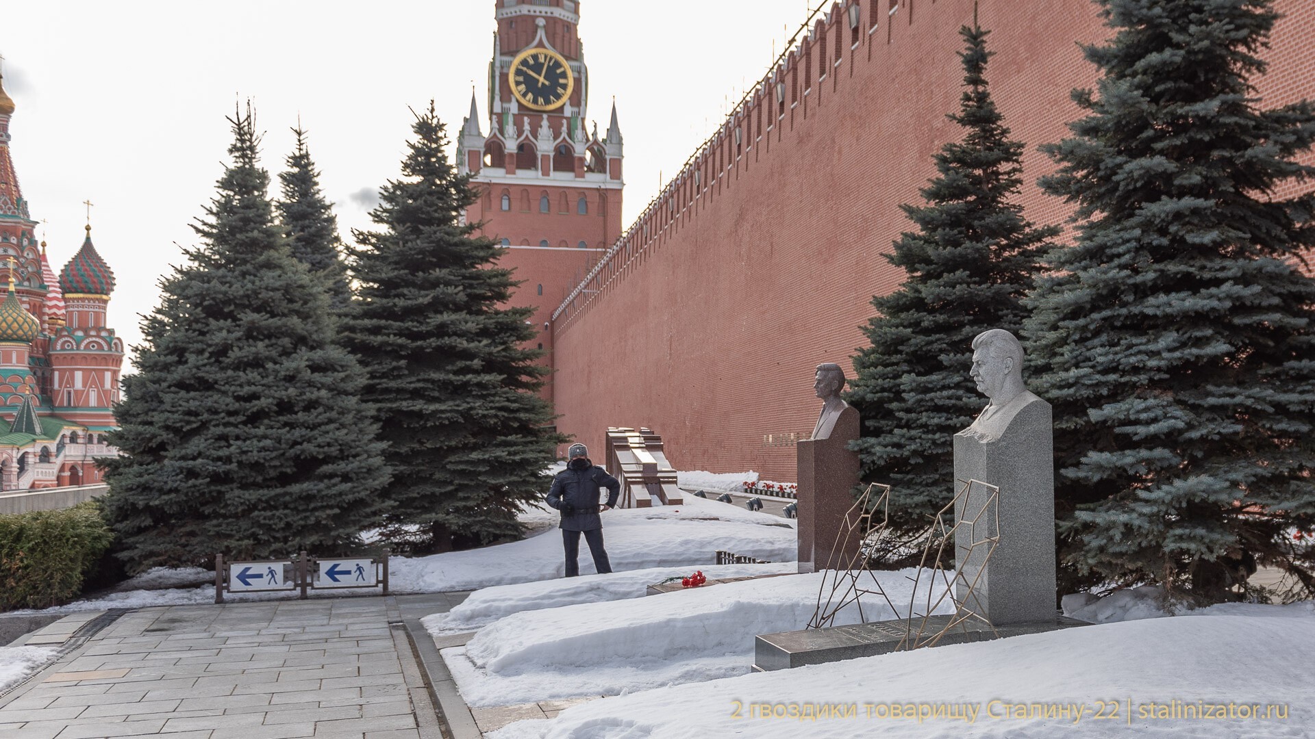 Могила Сталина в Казани. Могила Сталина 1961. Возложение цветов к могиле Сталина. Могила Сталина фото.