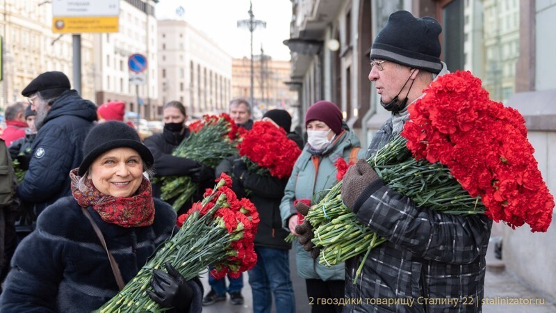 Фотоотчет о возложении цветов к могиле Сталина 5 марта 2021 года
