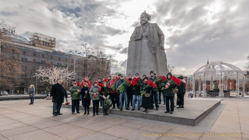 Фотоотчет о возложении цветов к могиле Сталина 5 марта 2021 года