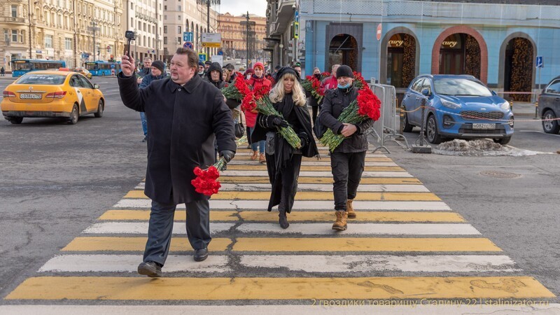Фотоотчет о возложении цветов к могиле Сталина 5 марта 2021 года