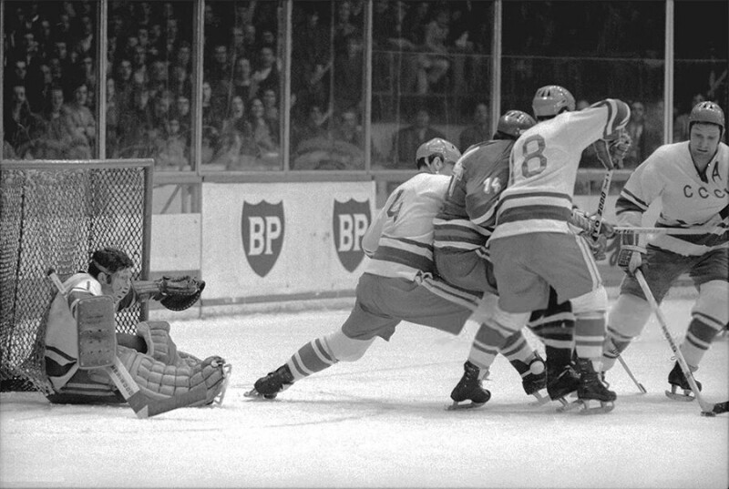 24 марта 1971 года. Матч первого круга чемпионата мира по хоккею в Швейцарии. Сборная СССР - сборная Чехословакии. Итог: ничья - 3:3.