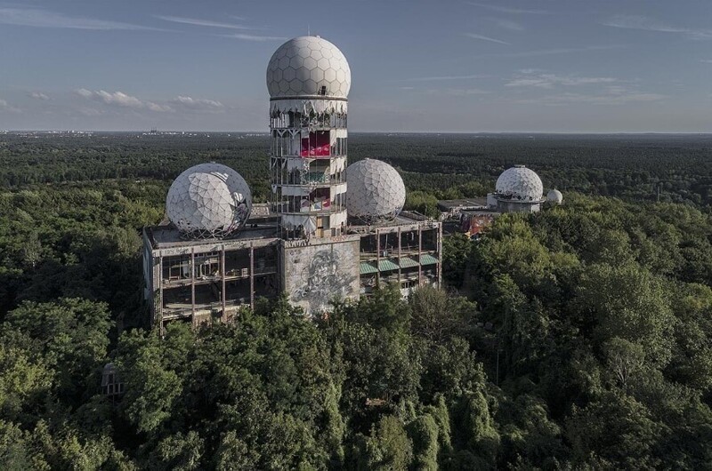 3. Американская радиостанция перехвата Field Station Berlin на рукотворной горе Тойфельсберг, Германия