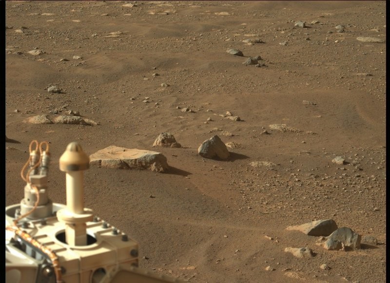 Марсоход Perseverance сделал свои первые "шаги" и прислал новые снимки