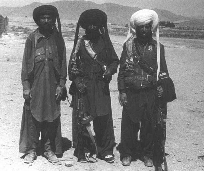 Три бойца, конец 1979 года Трое сотрудников ГРУ СССР в Афганистане, из так называемого легендарного "мусбата".