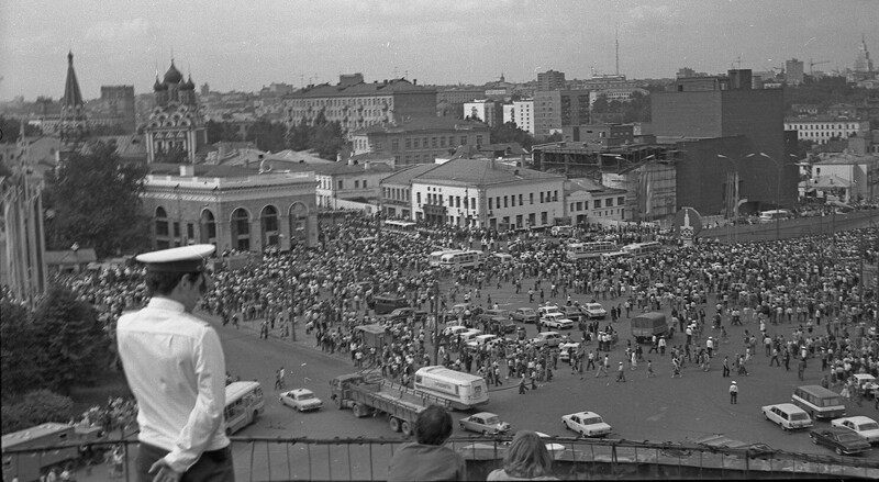 Москва, Таганка, 28 июля 1980 г. Прощание с Владимиром Высоцким у театра на Таганке