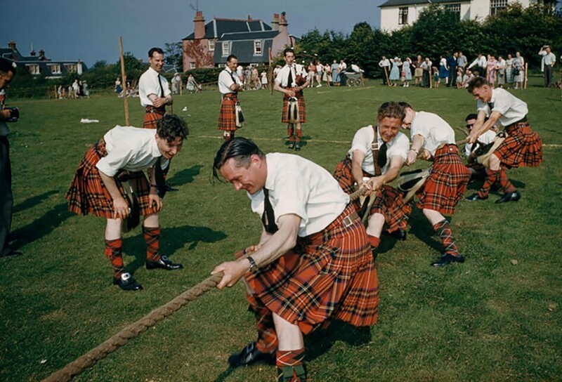 Соревнование по перетягиванию каната. Шотландия, 1965 год.