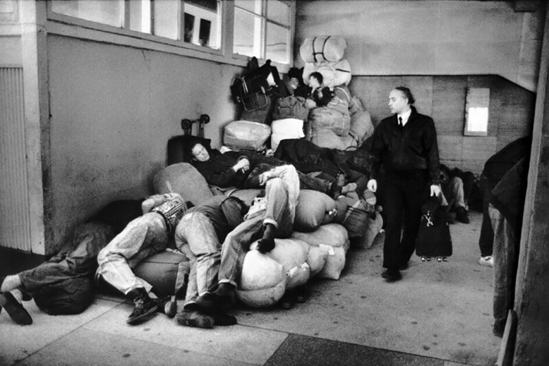 Челноки спят в аэропорту Хабаровска, 1991 год.