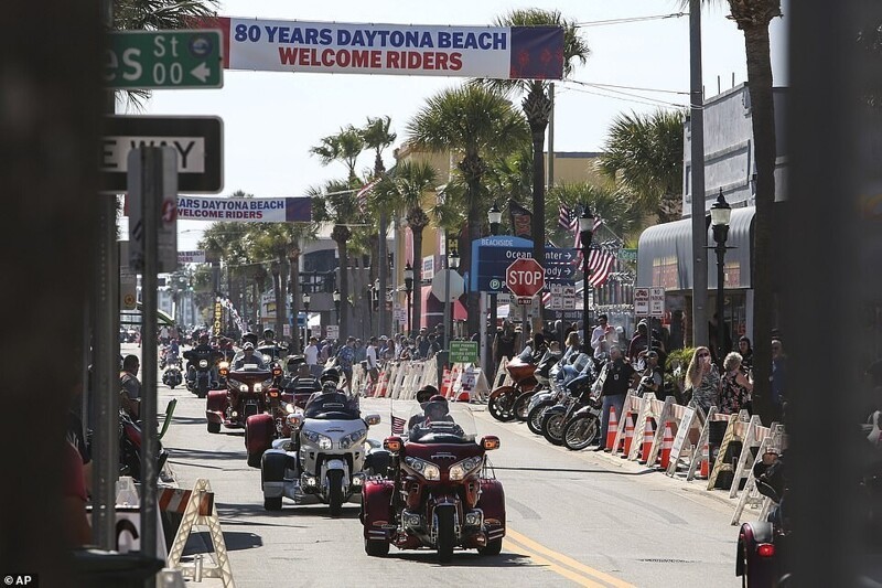 Дорогу байкерам: улицы Флориды заполонили 300 тысяч мотоциклистов