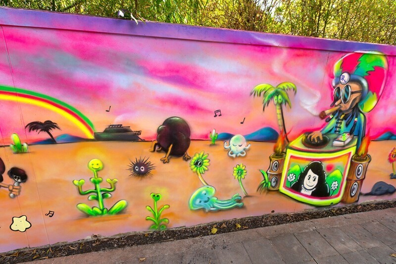 Стрит Арт на Пхукете - детские и взрослые рисунки, граффити на стенах и заборах