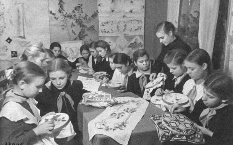 Чем в СССР дети занимались после школы?