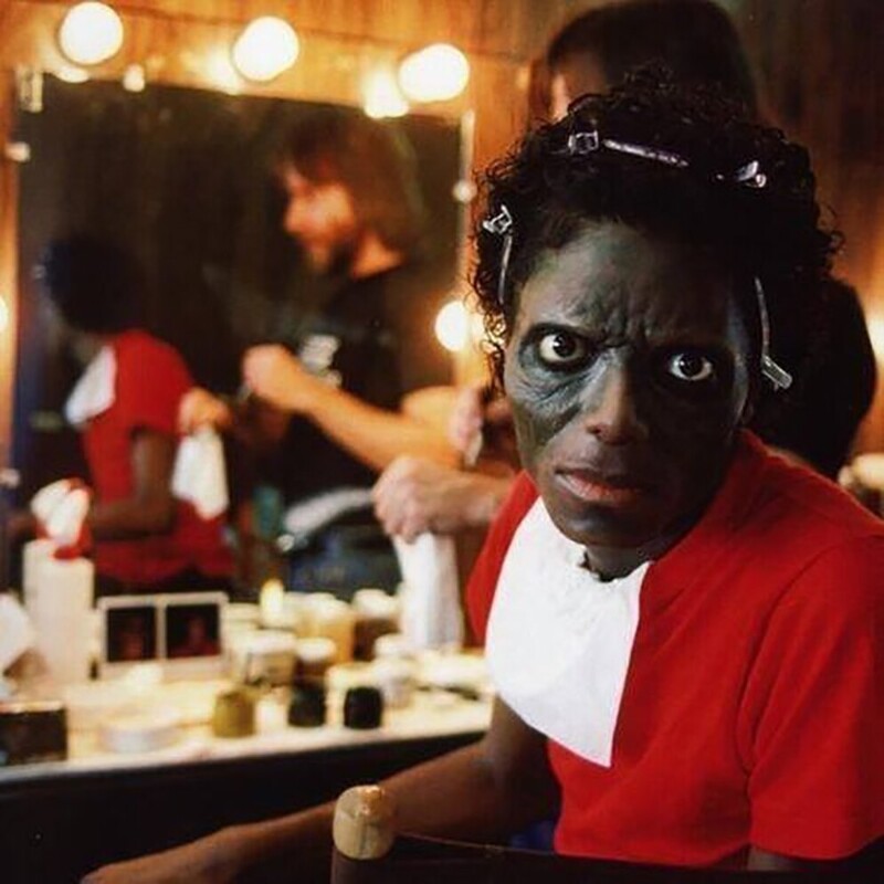 Майкла Джексона гримируют для съёмок в видеоклипе Триллер, США, 1982 г.